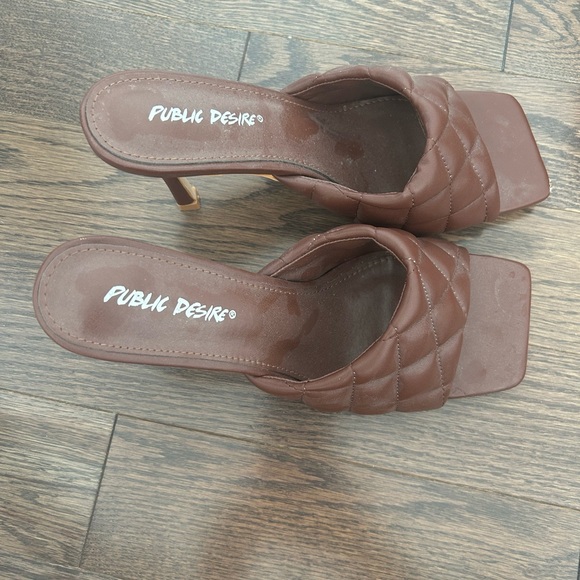 BEIGE, BROWN AND WHITE HEELS.  NEW AND NEVER WORN - Picture 5 of 6